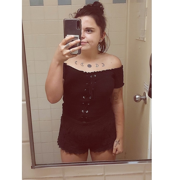 Meet your Posher, Jessica - Picture 1 of 1